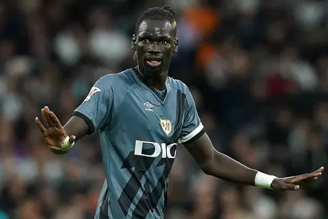 تقارير: الشباب السعودي يقدم عرضًا لضم لاعب رايو فاليكانو الإسباني